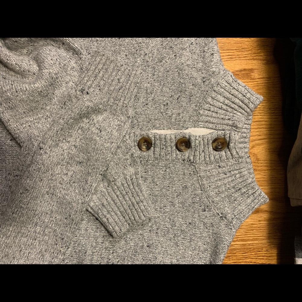 Izod Henley sweater